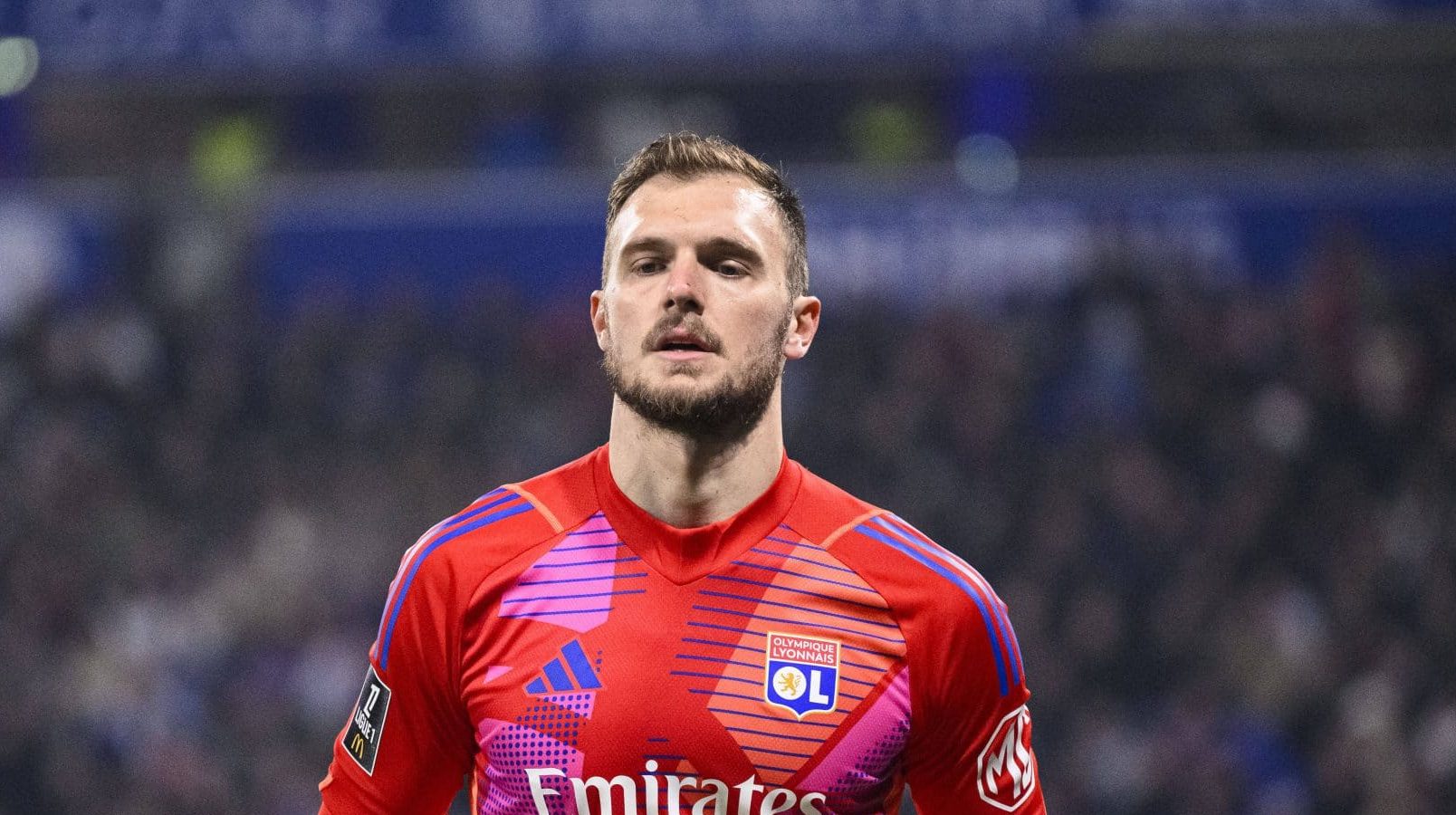 Lucas Perri em a&ccedil;&atilde;o pelo Lyon