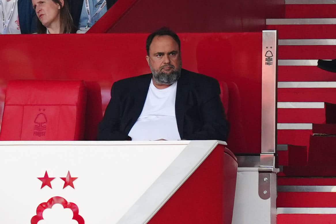 Marinakis durante jogo do Nottingham Forest