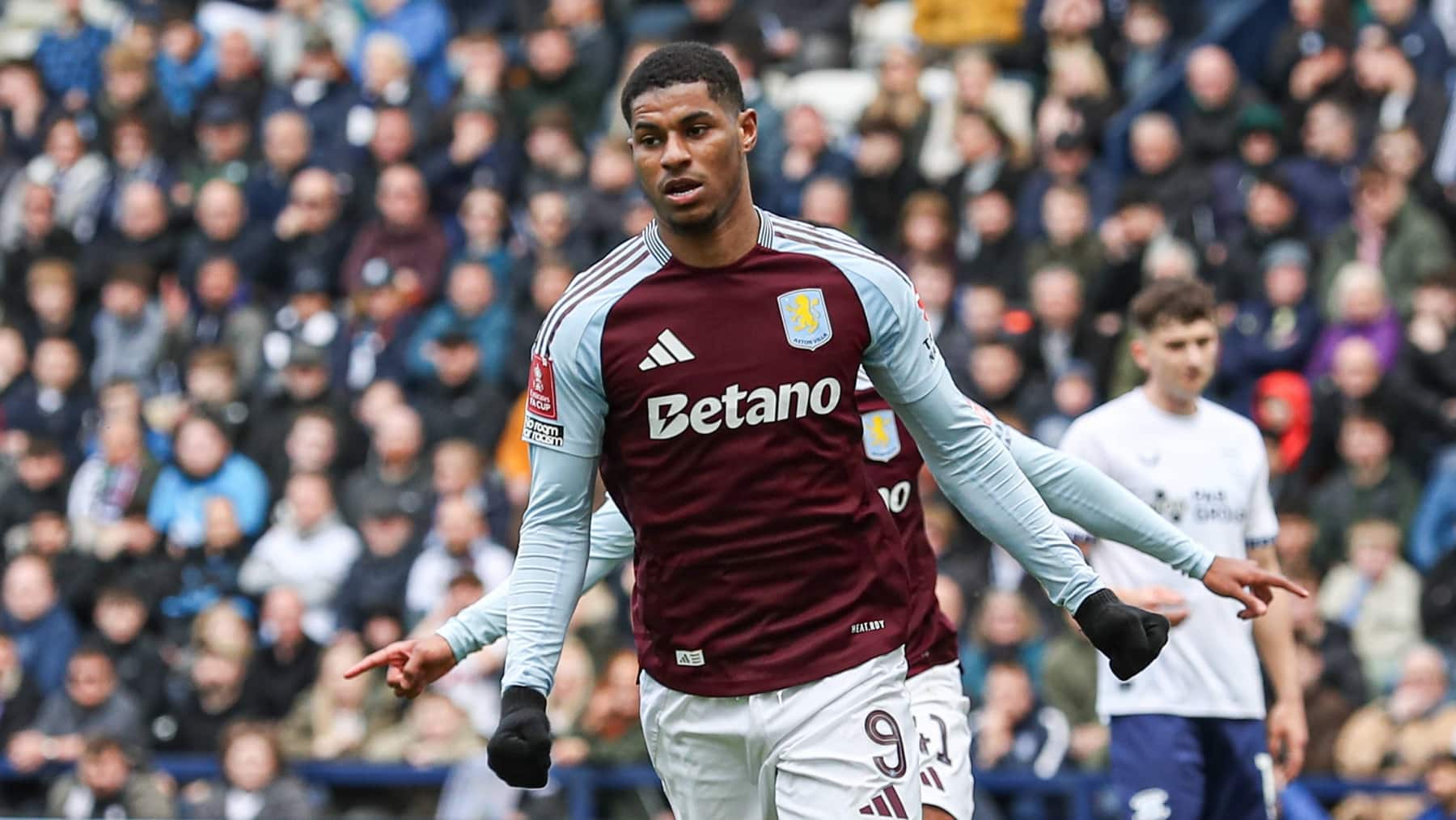 Mister Copas? Rashford aumenta marca e Aston Villa avan&ccedil;a na Copa da Inglaterra