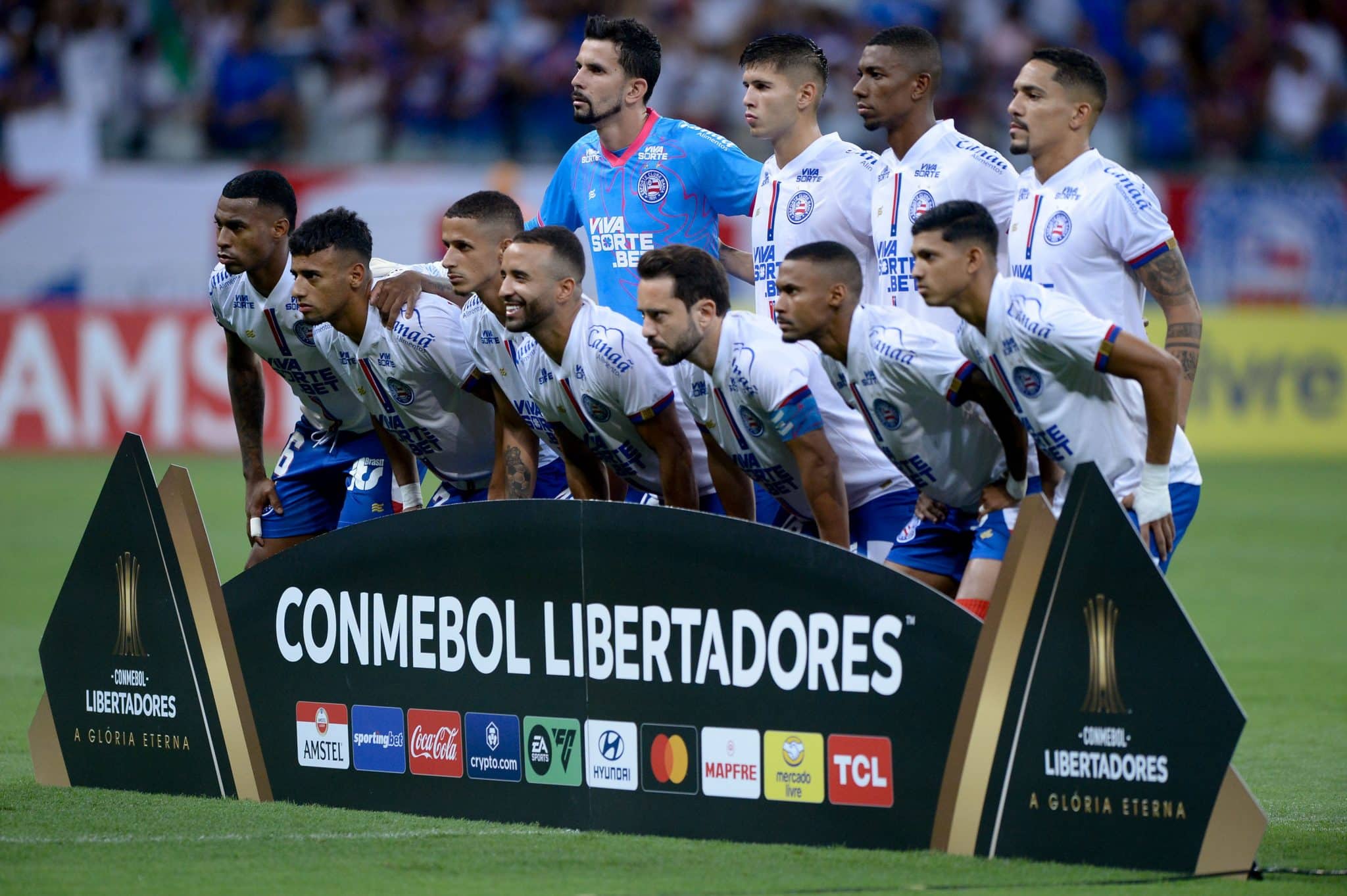Time do Bahia perfilado antes da bola rolar na Fonte Nova