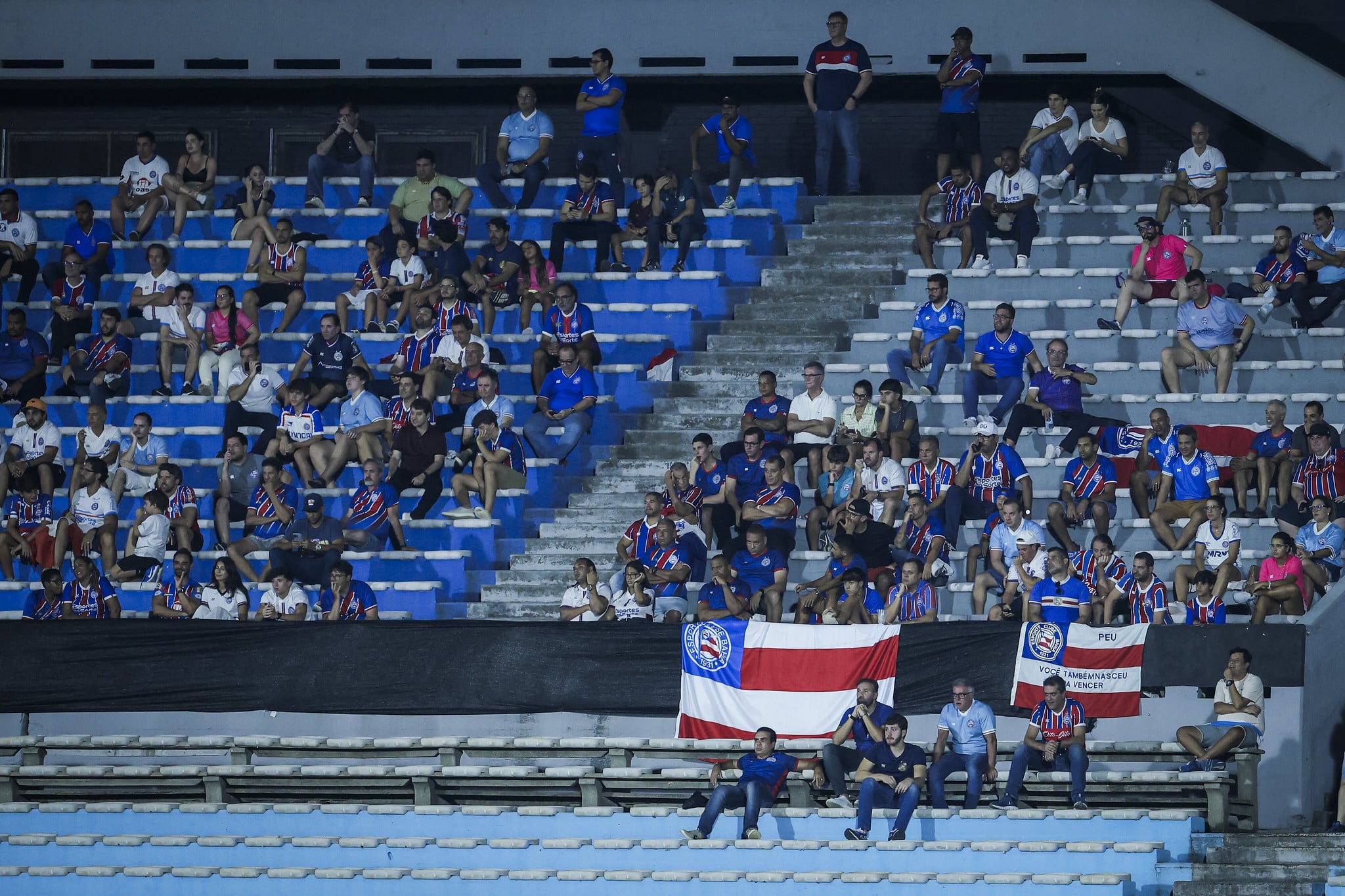 Torcedores do Bahia presentes no Est&aacute;dio Centen&aacute;rio
