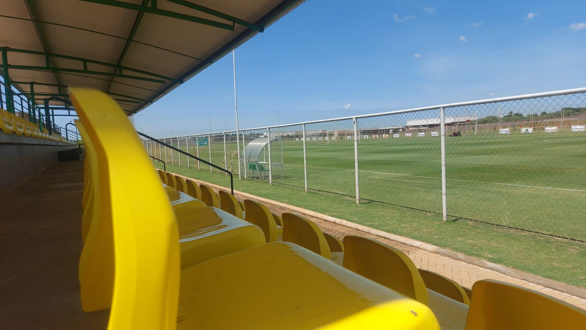 Arquibancada e campos de treino no CT do Mirassol 