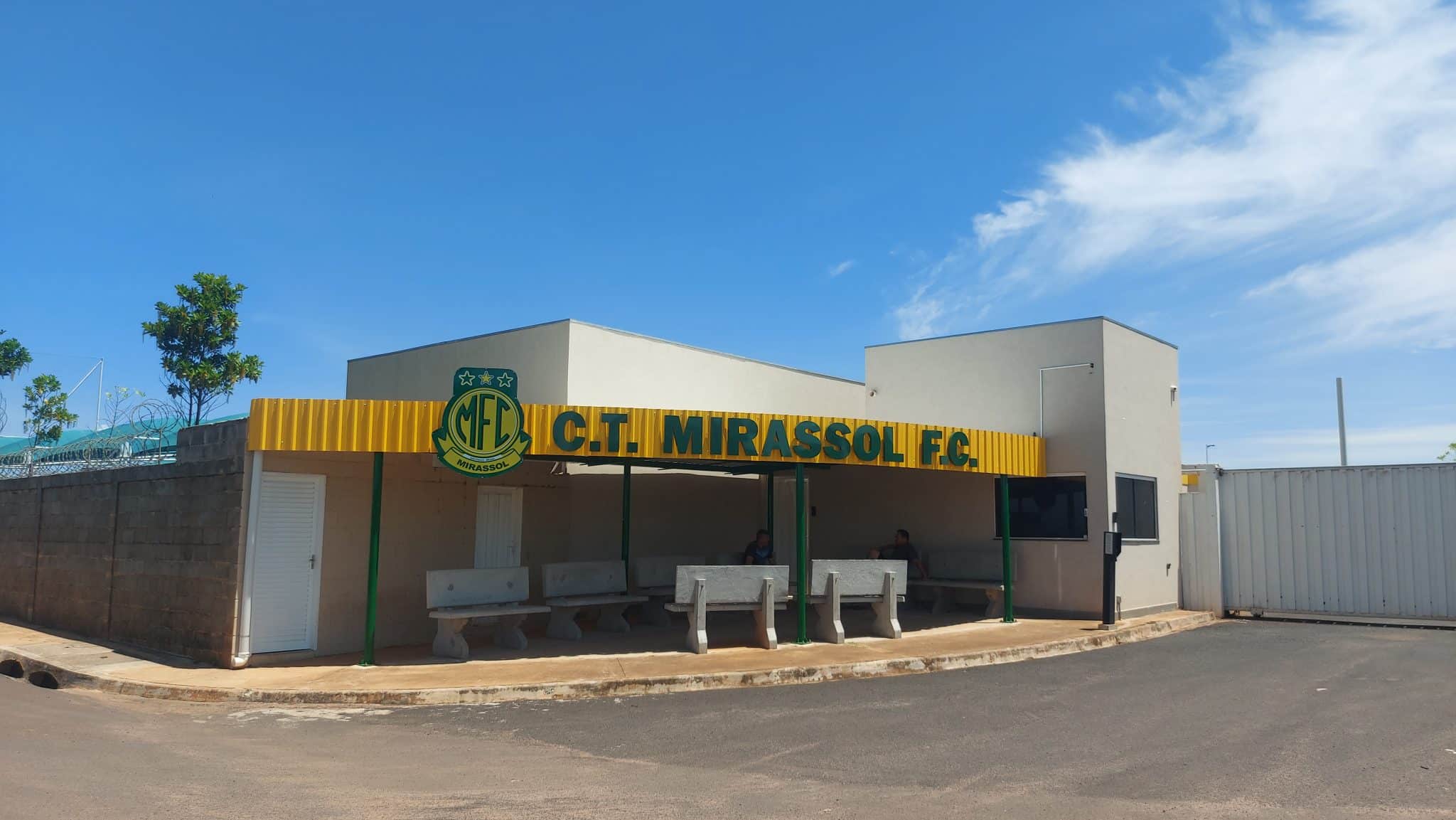 CT do Mirassol, em uma estrada vicinal na regi&atilde;o de S&atilde;o Jos&eacute; do Rio Preto 