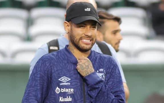 Ap&oacute;s pol&ecirc;mica de Raphinha, Rom&aacute;rio aconselha Neymar a deixar o Santos no meio do ano