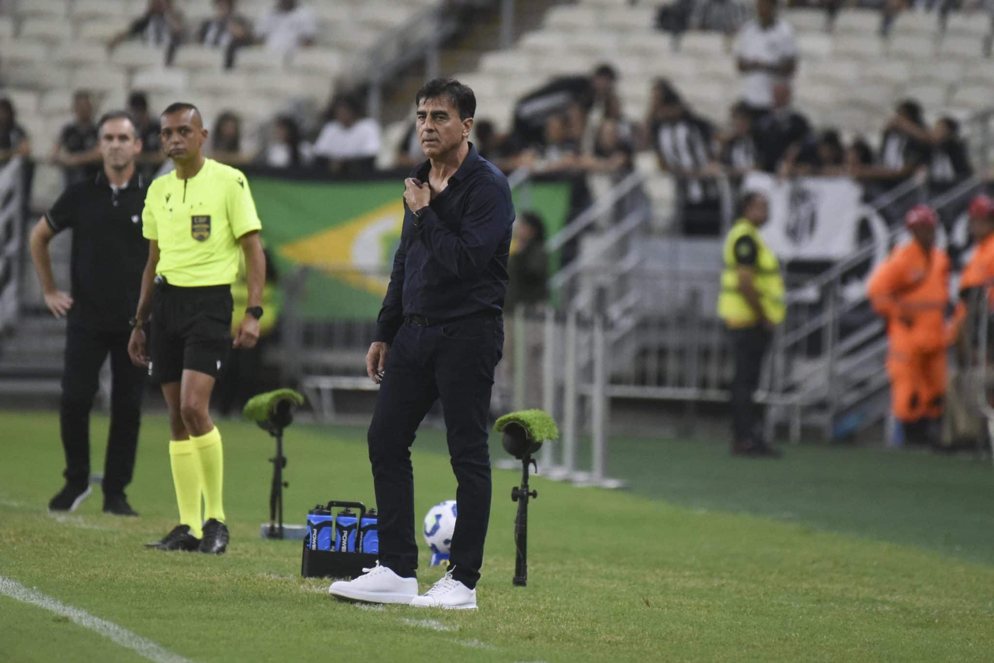 Quinteros passando sufoco no Castel&atilde;o