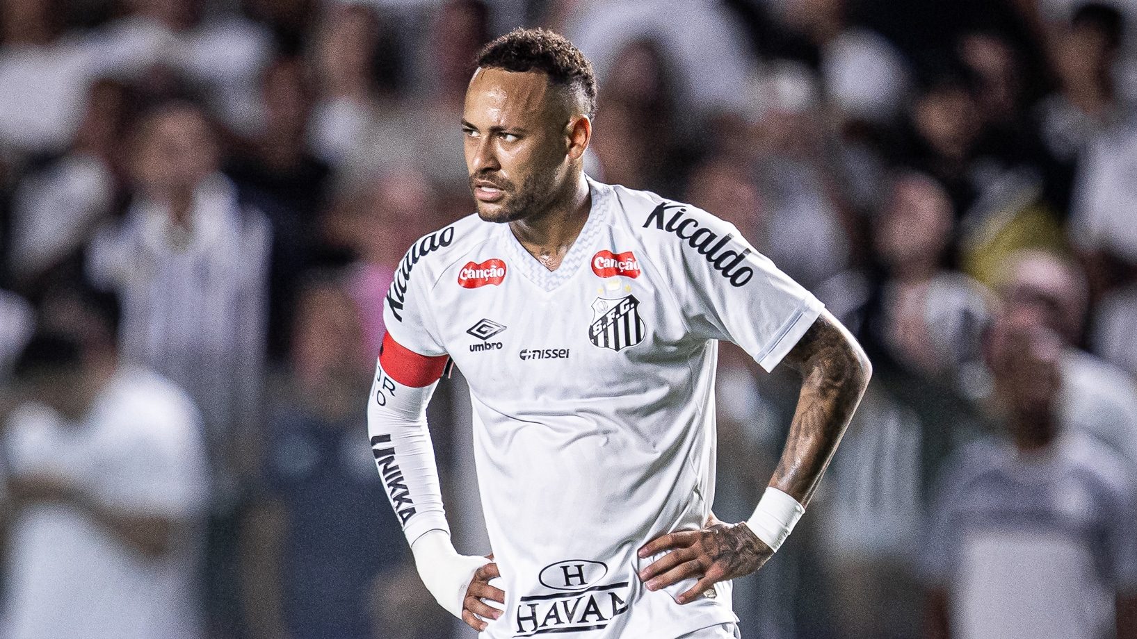 Neymar em campo contra o Atl&eacute;tico-MG
