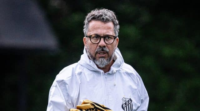O que esperar de Cl&eacute;ber Xavier no Santos? Ex-jogadores e t&eacute;cnicos opinam
