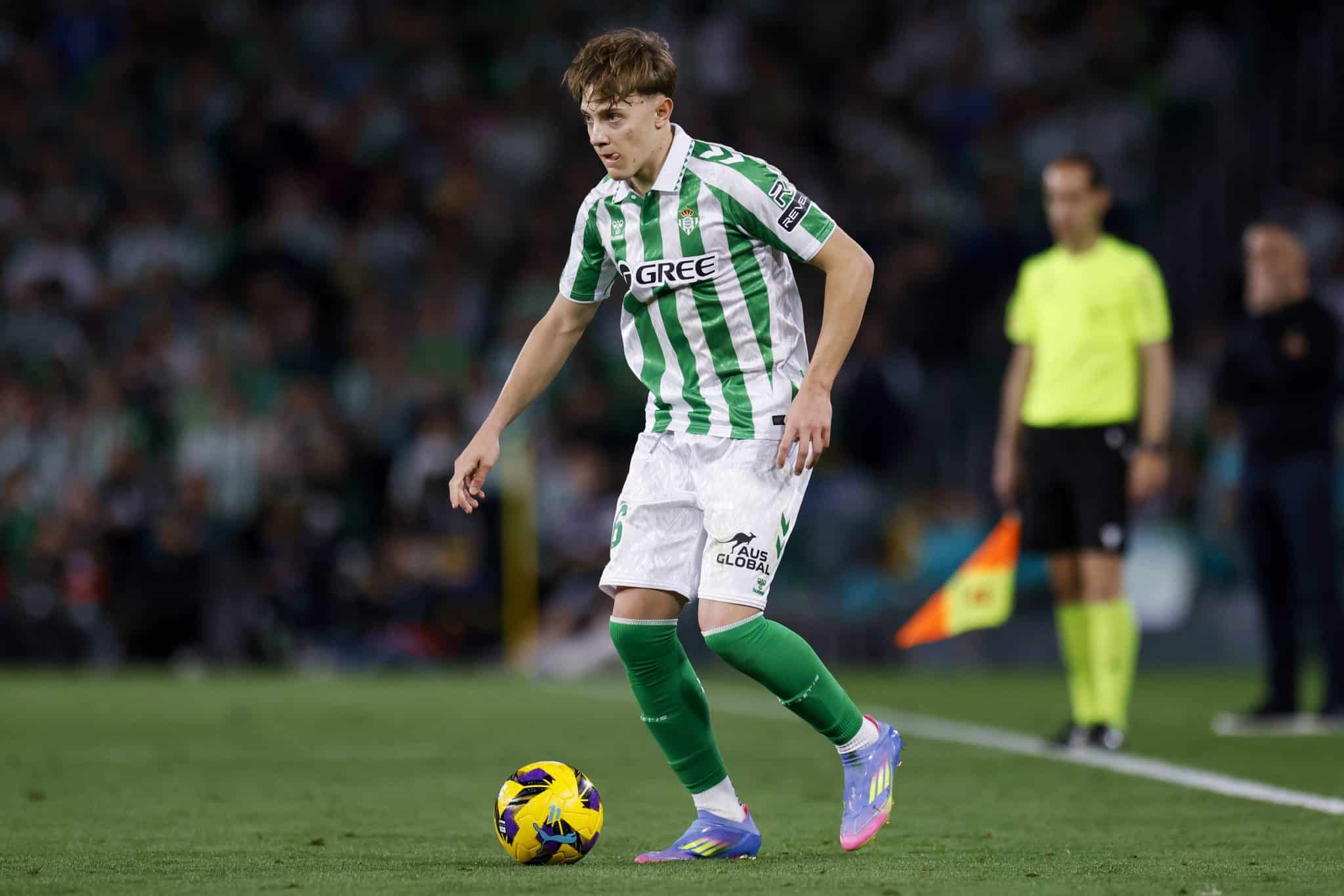 Companheiro de Antony no Betis, Rodr&iacute;guez chama a aten&ccedil;&atilde;o do Chelsea e de outros gigantes europeus