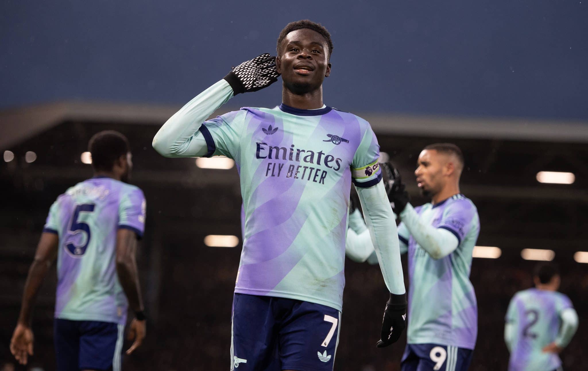 Bukayo Saka afirma estar revigorado e motivado no Arsenal ap&oacute;s longo per&iacute;odo de recupera&ccedil;&atilde;o em decorr&ecirc;ncia de um problema em sua coxa