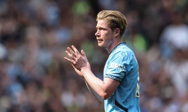De Bruyne come&ccedil;a tour de despedida resgatando o City em virada rel&acirc;mpago