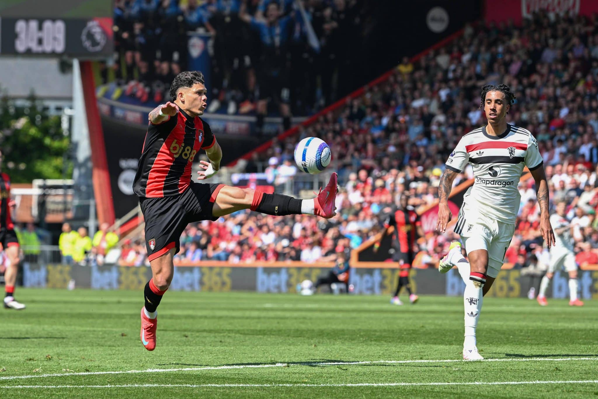 De her&oacute;i a &lsquo;vil&atilde;o&rsquo;: Como brasileiro foi o personagem de Bournemouth x Manchester United
