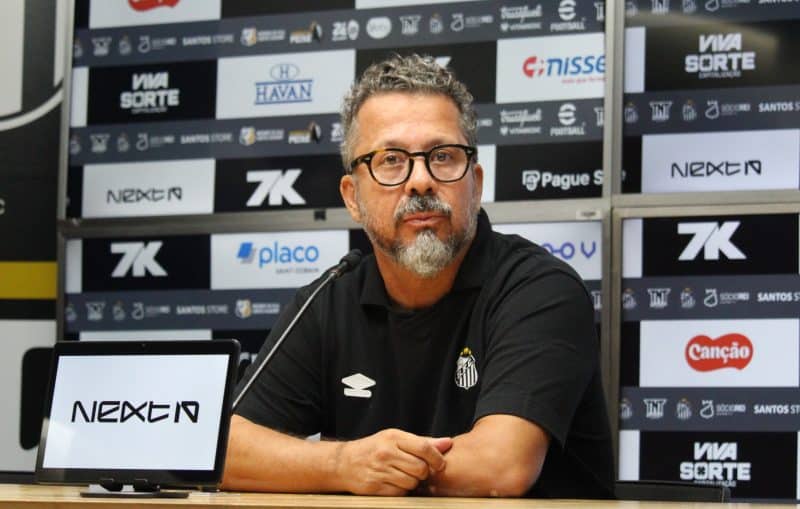 Cléber Xavier chega ao Santos com olho ‘para dentro’ e responde sobre relação com Neymar