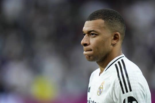 &lsquo;Cabe&ccedil;a dura e ego&iacute;sta&rsquo;: Mbapp&eacute; &eacute; detonado ap&oacute;s expuls&atilde;o por entrada criminosa