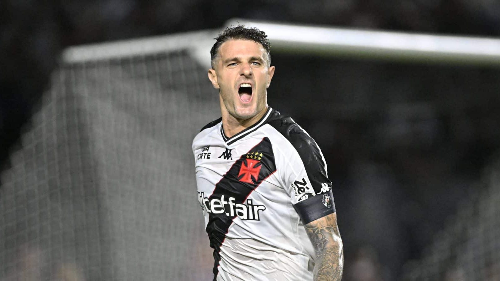 &lsquo;Jogador &agrave; moda antiga&rsquo;: Melhor cabeceador do Brasil, Vegetti encanta especialista Jardel