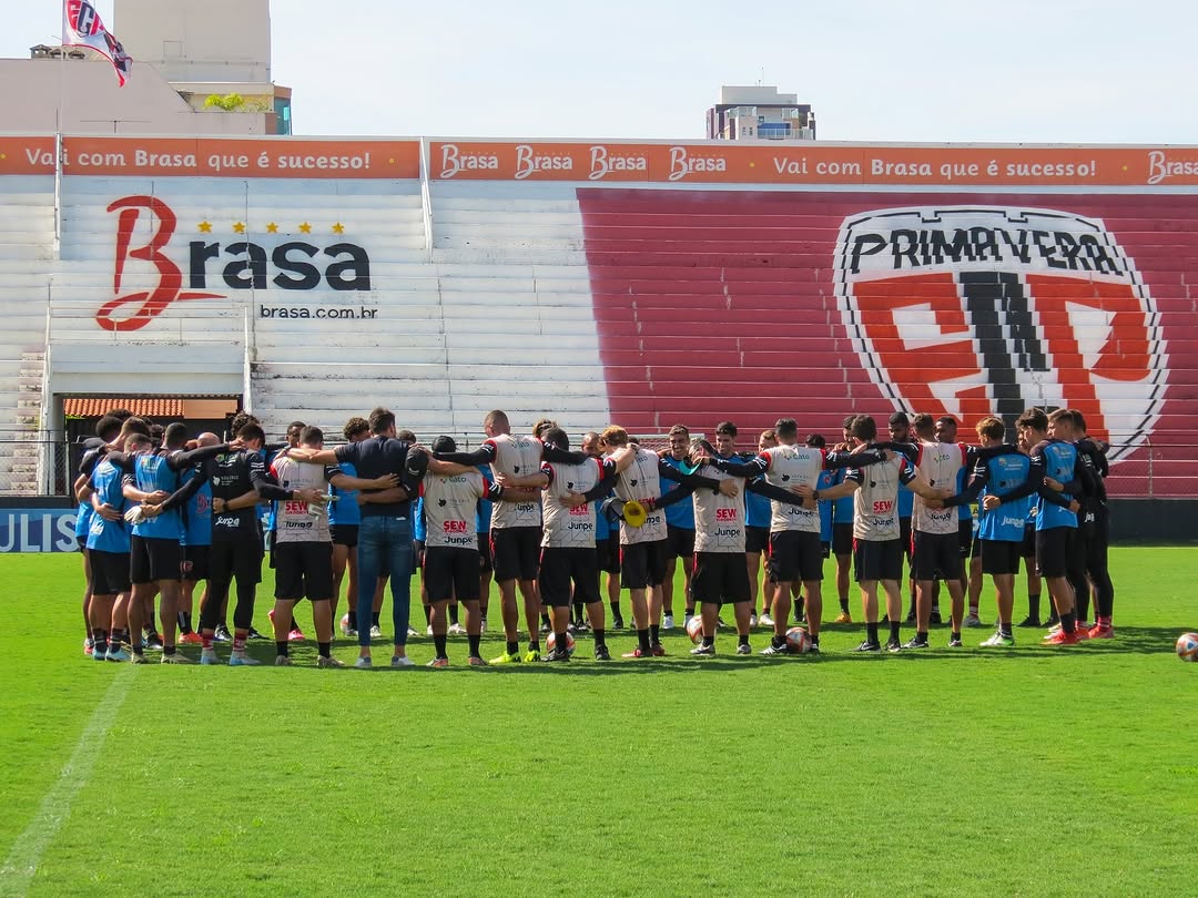 Consist&ecirc;ncia durante a campanha do Primavera e uni&atilde;o do grupo em campo foram fundamentais para o acesso in&eacute;dito do clube &agrave; elite do futebol paulista em 2026