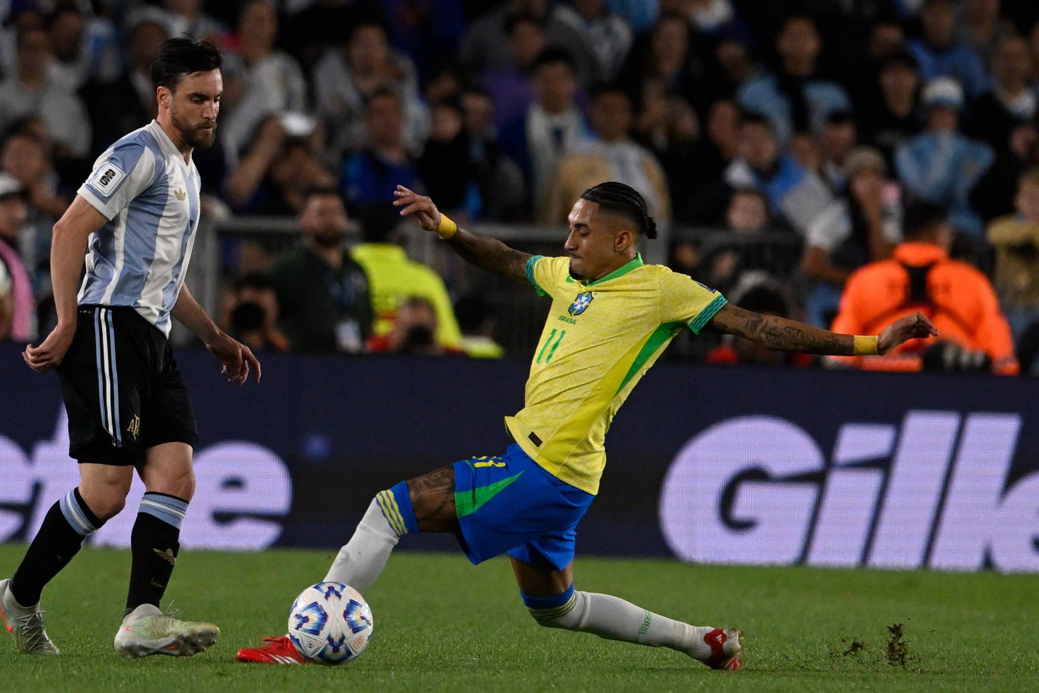 Situa&ccedil;&atilde;o de Raphinha p&oacute;s-Data-Fifa preocupa imprensa espanhola