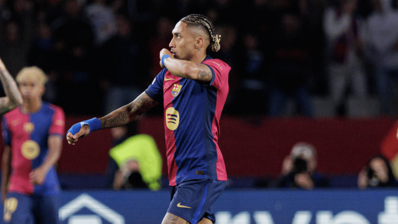Raphinha e Yamal superam marcas de gigantes e mantêm Barcelona vivo na Champions