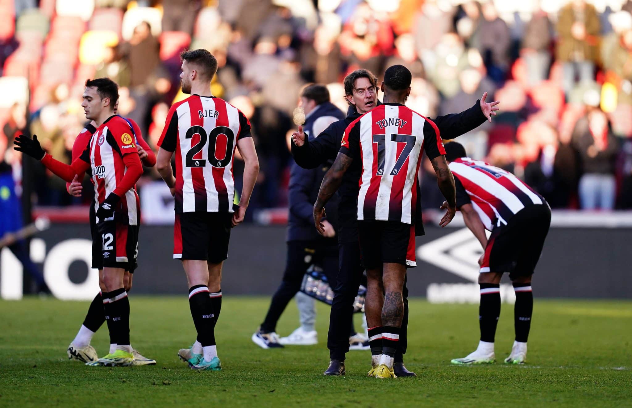 T&eacute;cnico do Brentford, Thomas Frank comemora empate contra o Chelsea. Foto: Imago