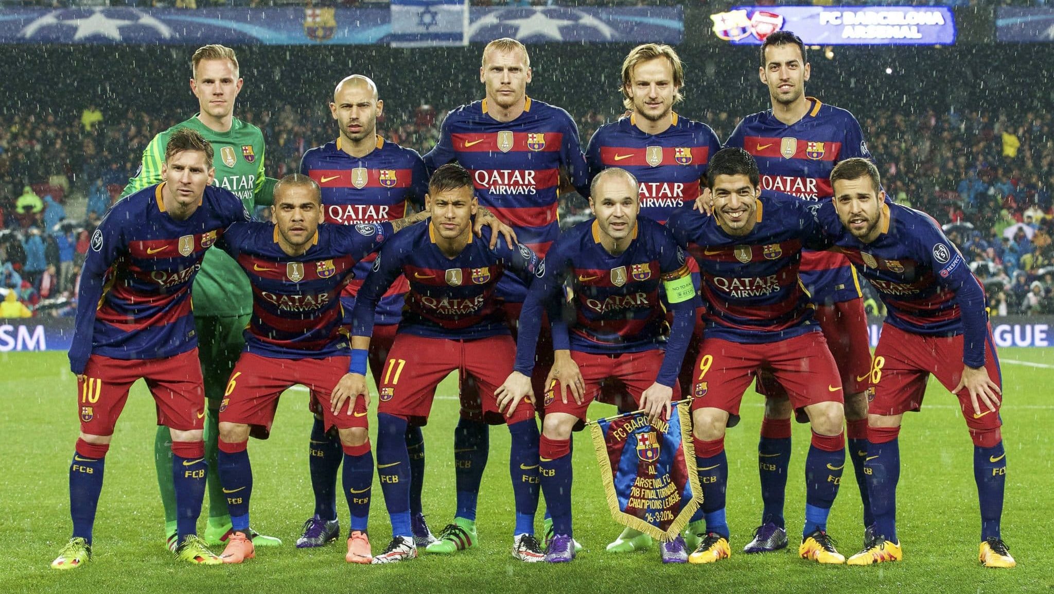 Campe&atilde;o da Champions com o Barcelona trabalha como atendente de loja de artigos esportivos