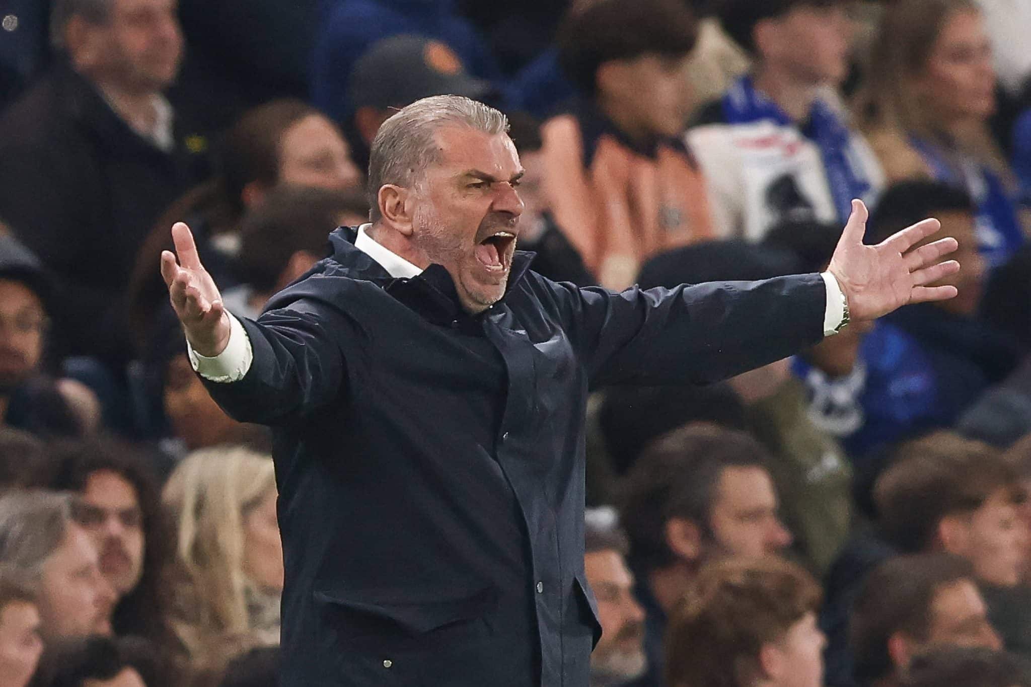 Postecoglou perde a paci&ecirc;ncia com o VAR ap&oacute;s anula&ccedil;&atilde;o de gol que demorou seis minutos 