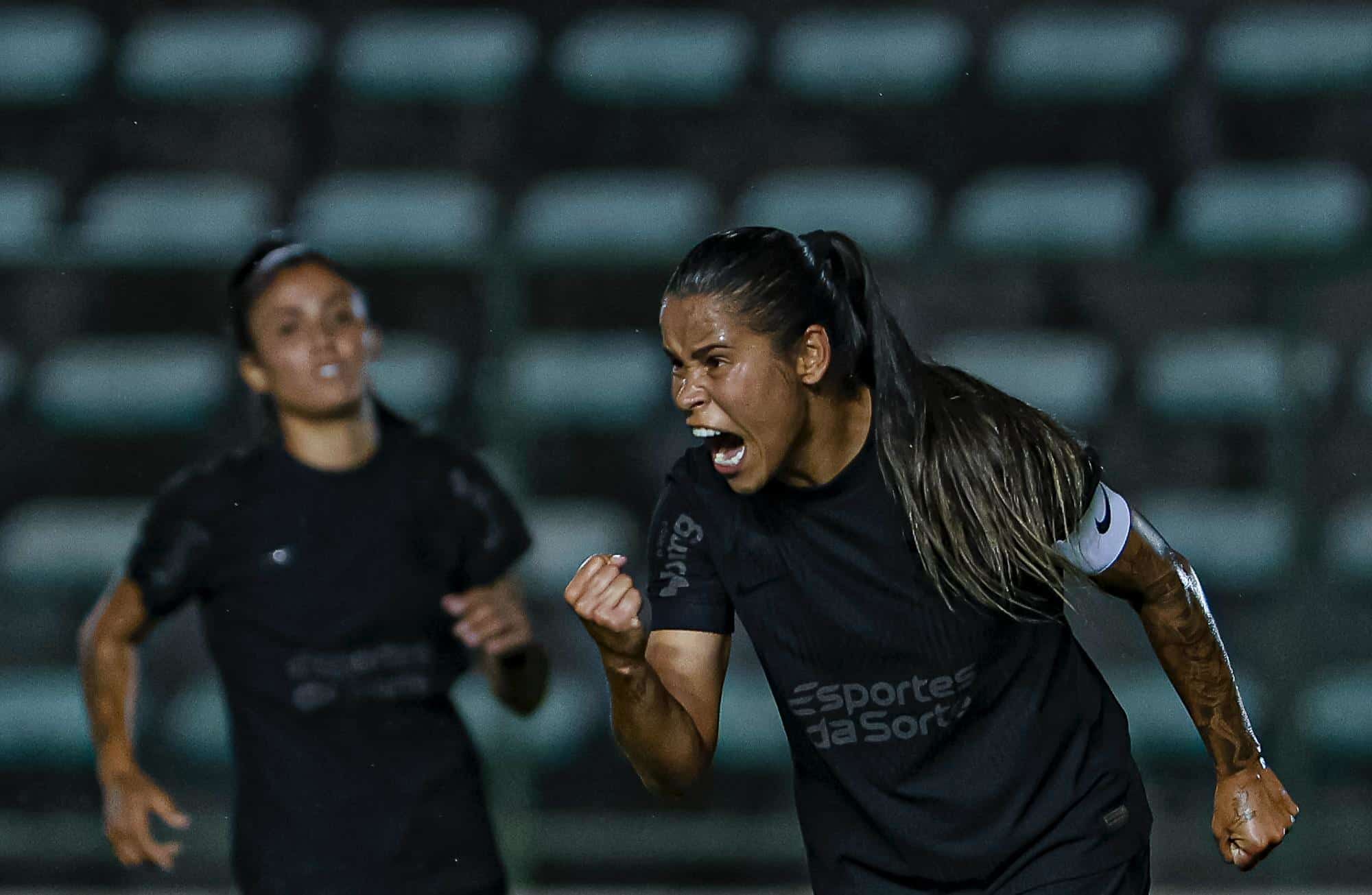 Vic Albuquerque comemora gol pelo Corinthians