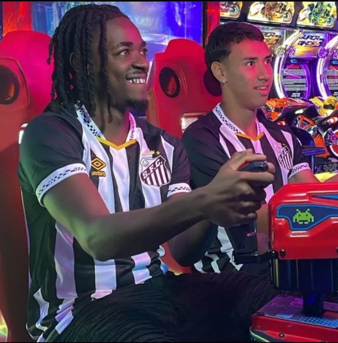 Nova camisa listrada do Santos