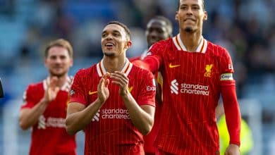Van Dijk d&aacute; dica sobre futuro de Arnold e indica que ele ainda pode ficar no Liverpool