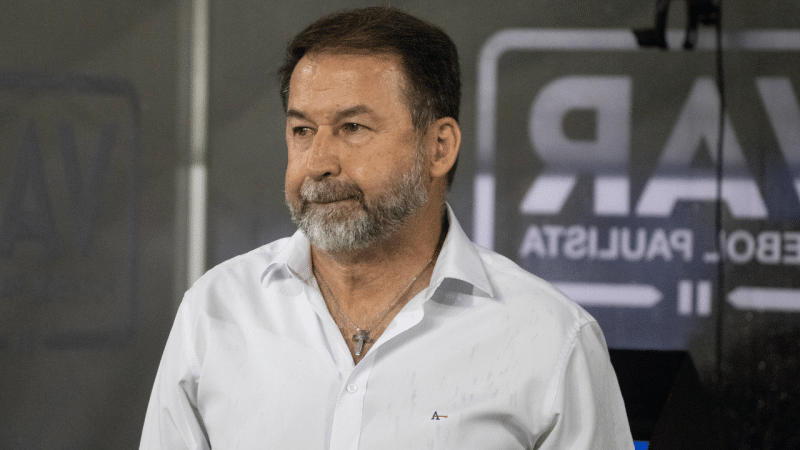 O que pode acontecer com Augusto Melo após reprovação das contas no Corinthians?