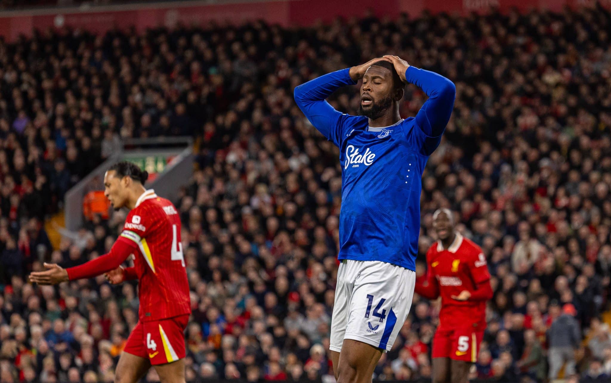 Beto lamenta gol perdido em Liverpool x Everton Foto: (Imago)