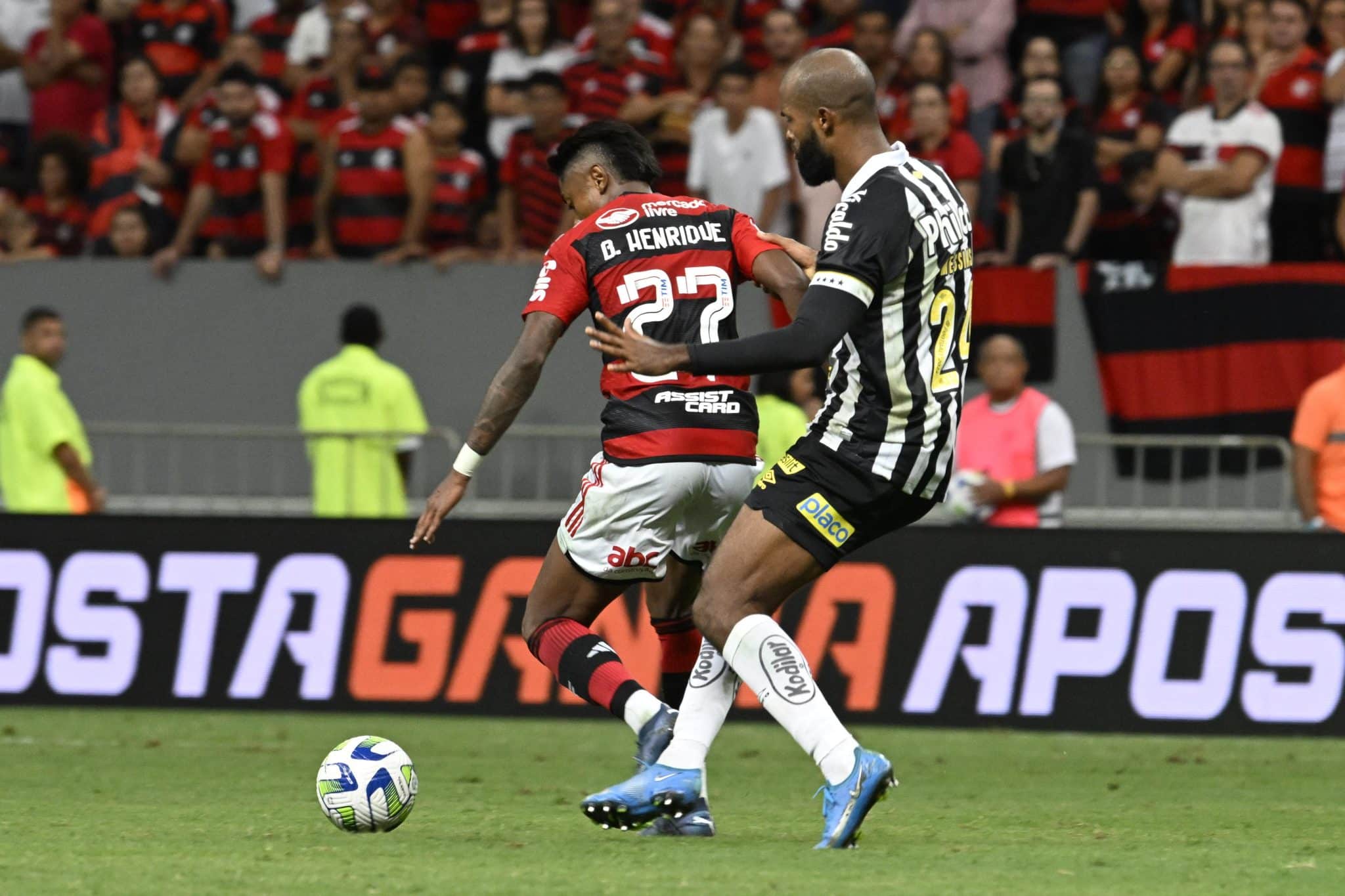 Bruno Henrique durante o jogo contra o Santos em 2023 (Cr&eacute;dito: Mateus Bonomi/Agif/Gazeta Press)