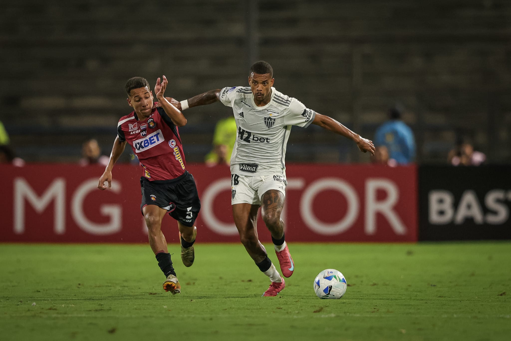 Caio Paulista em a&ccedil;&atilde;o durante Caracas 1 x 1 Atl&eacute;tico-MG
