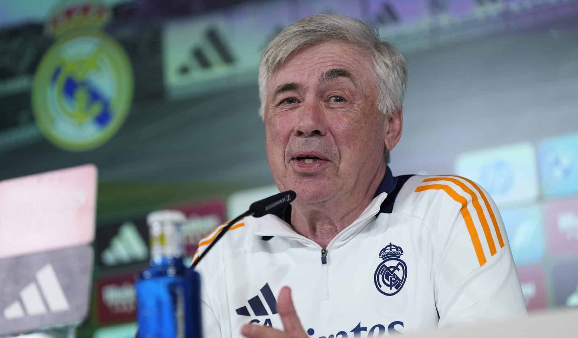 Ex-Barcelona, t&eacute;cnico d&aacute; curiosa demonstra&ccedil;&atilde;o de apoio a Ancelotti