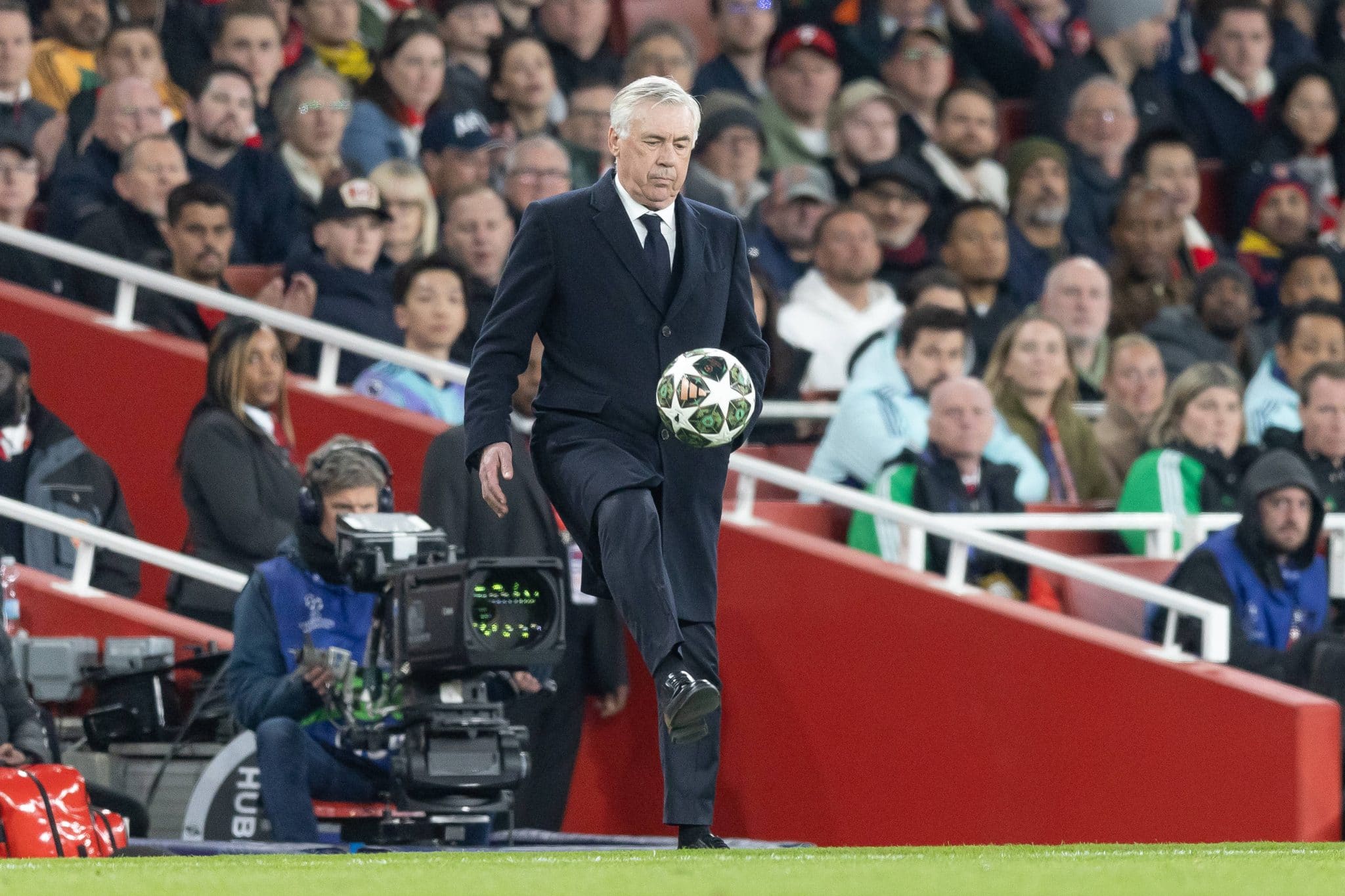 Carlo Ancelotti &agrave; beira do campo em partida do Real Madrid