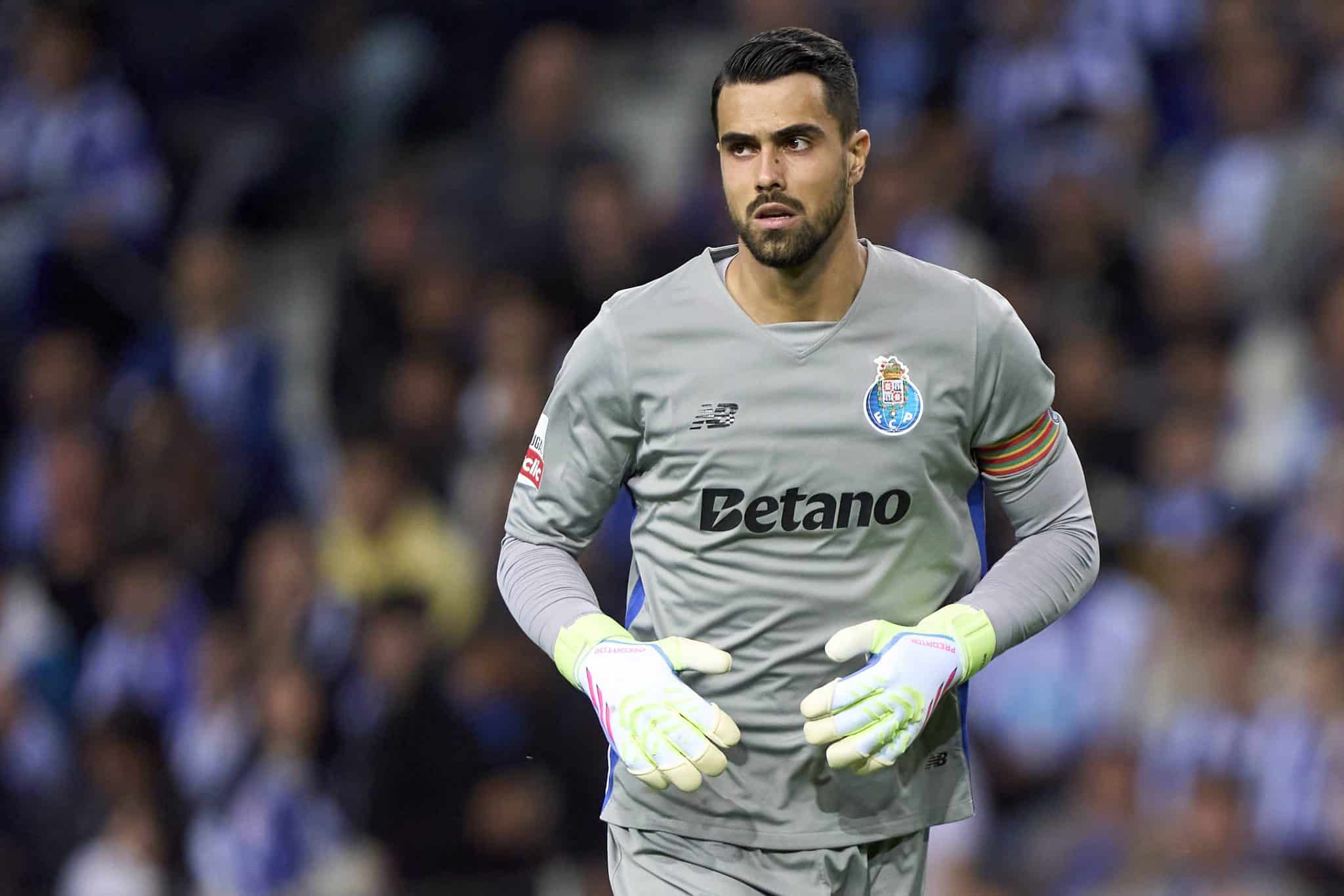 Diogo Costa em a&ccedil;&atilde;o pelo Porto (Foto: Imago)