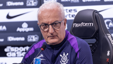 Dorival foge de bastidor pol&iacute;tico do Corinthians e abre o jogo sobre refor&ccedil;os