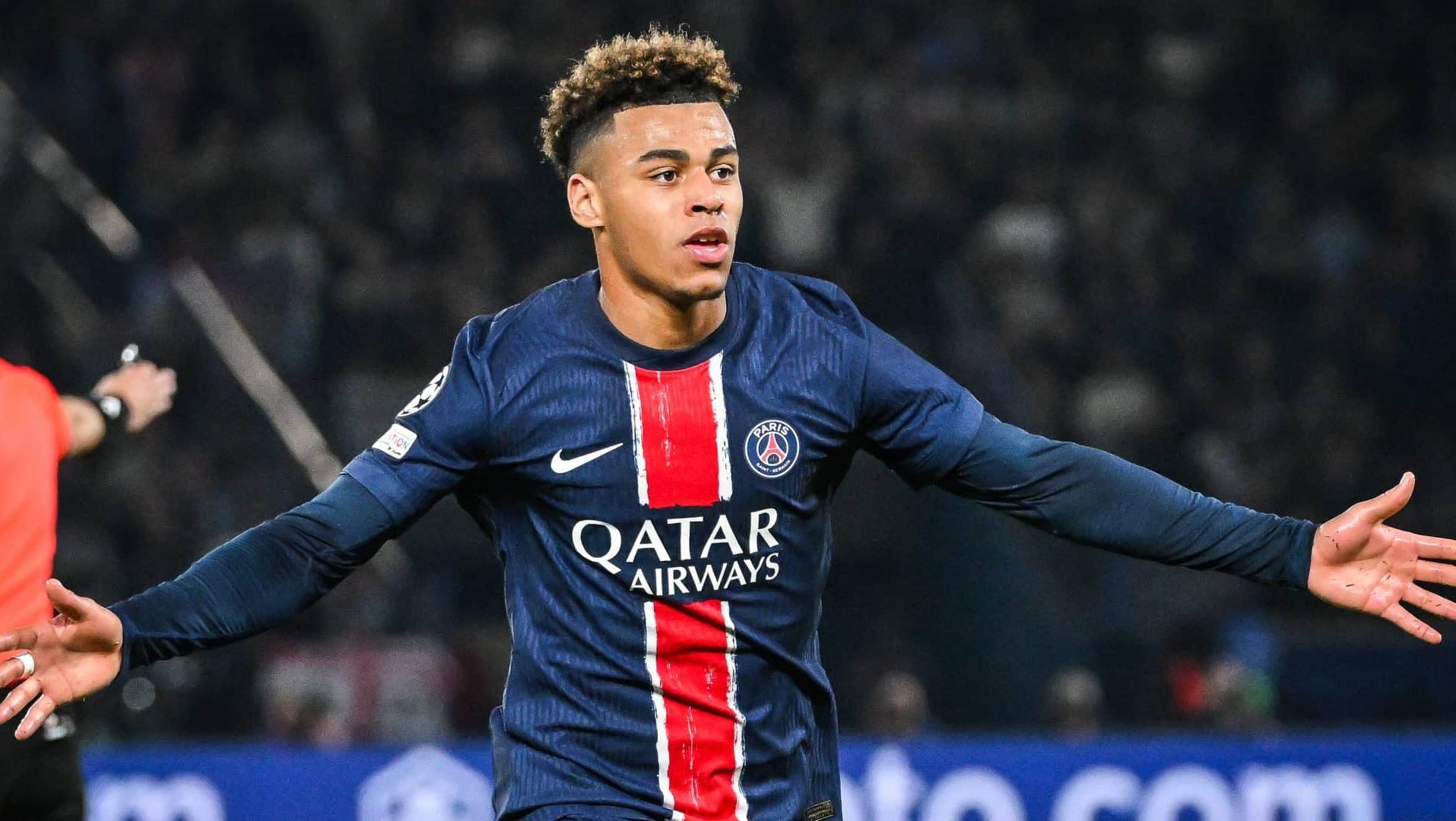 Dou&eacute; celebra gol pelo PSG