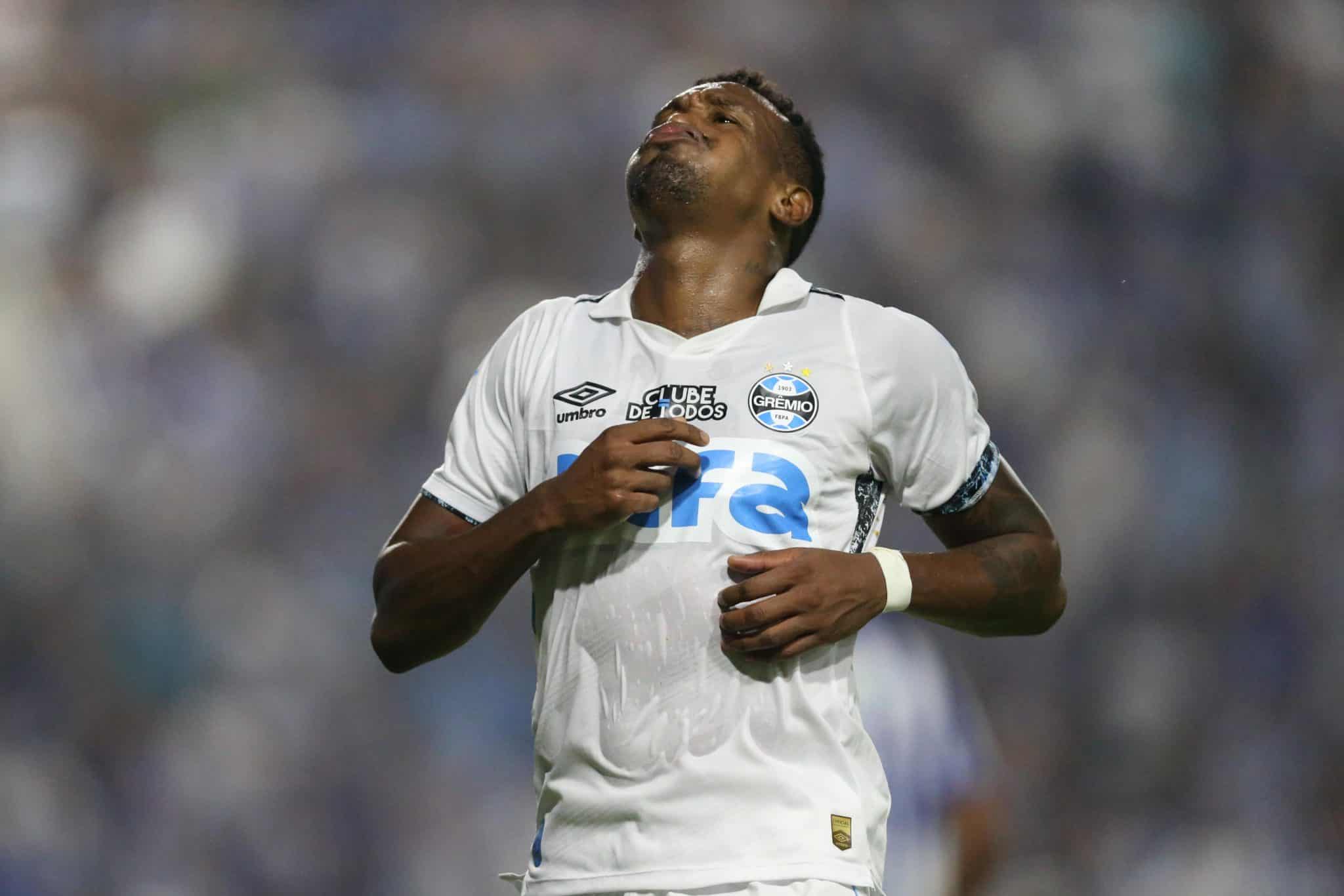 Edenilson em a&ccedil;&atilde;o pelo Gr&ecirc;mio