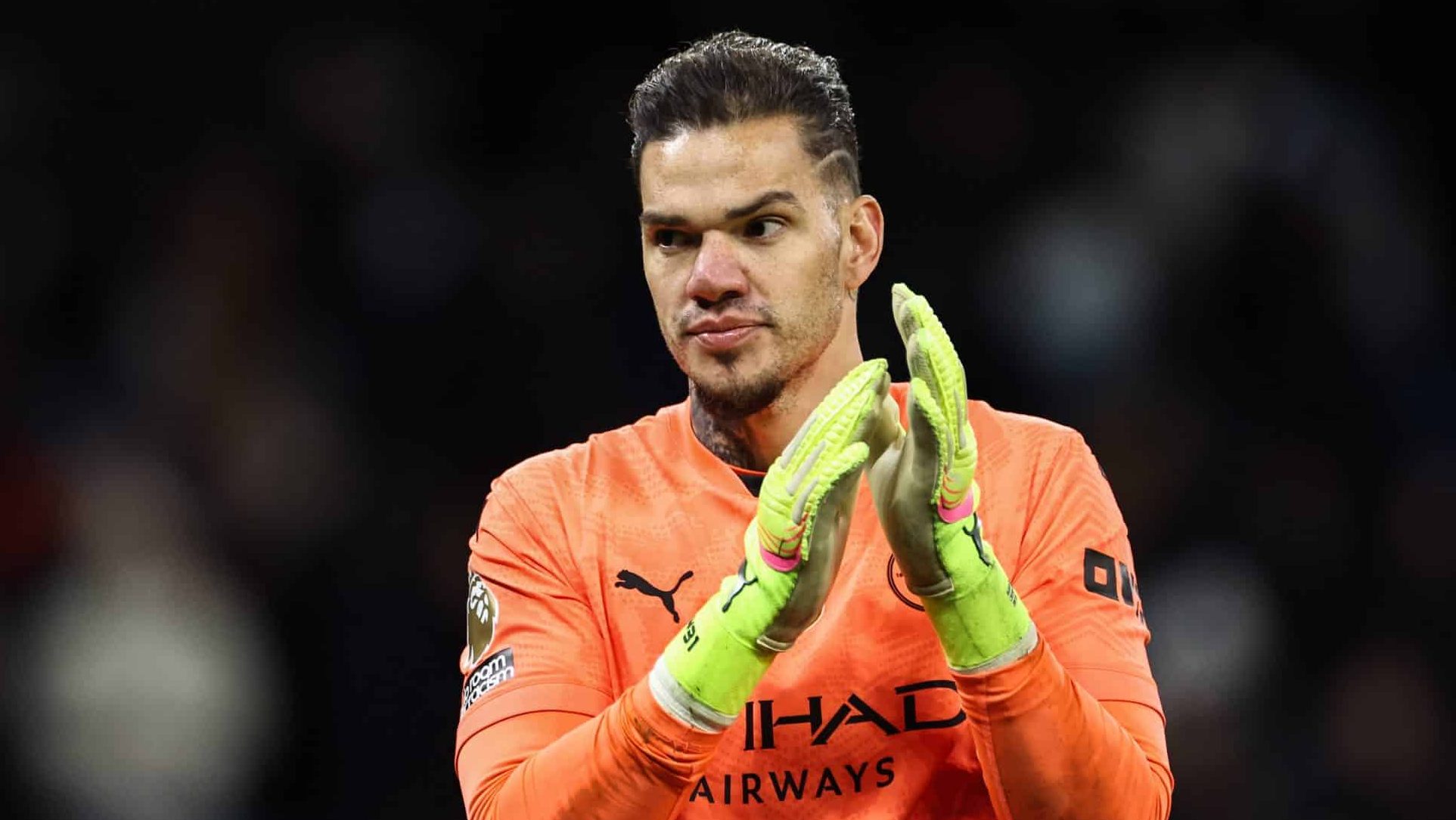 Ederson amea&ccedil;ado? Manchester City define &lsquo;goleiro ideal&rsquo; para herdar posto do brasileiro