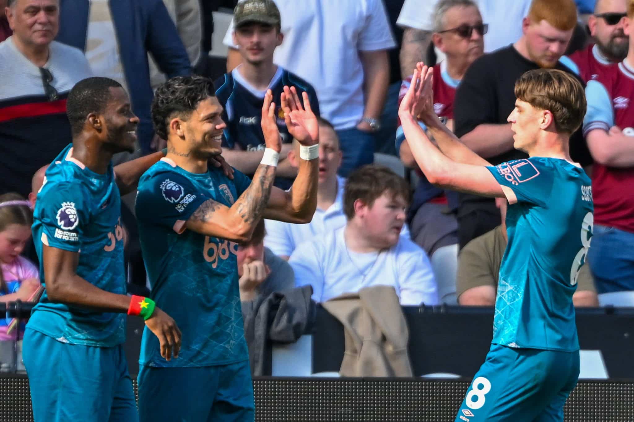 Evanilson comemora gol que garantiu empate. Foto: Imago