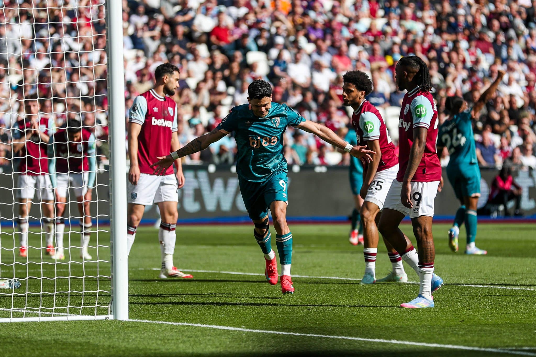 Artilheiro brasileiro e al&iacute;vio de Vitor Pereira marcam rodada da Premier League