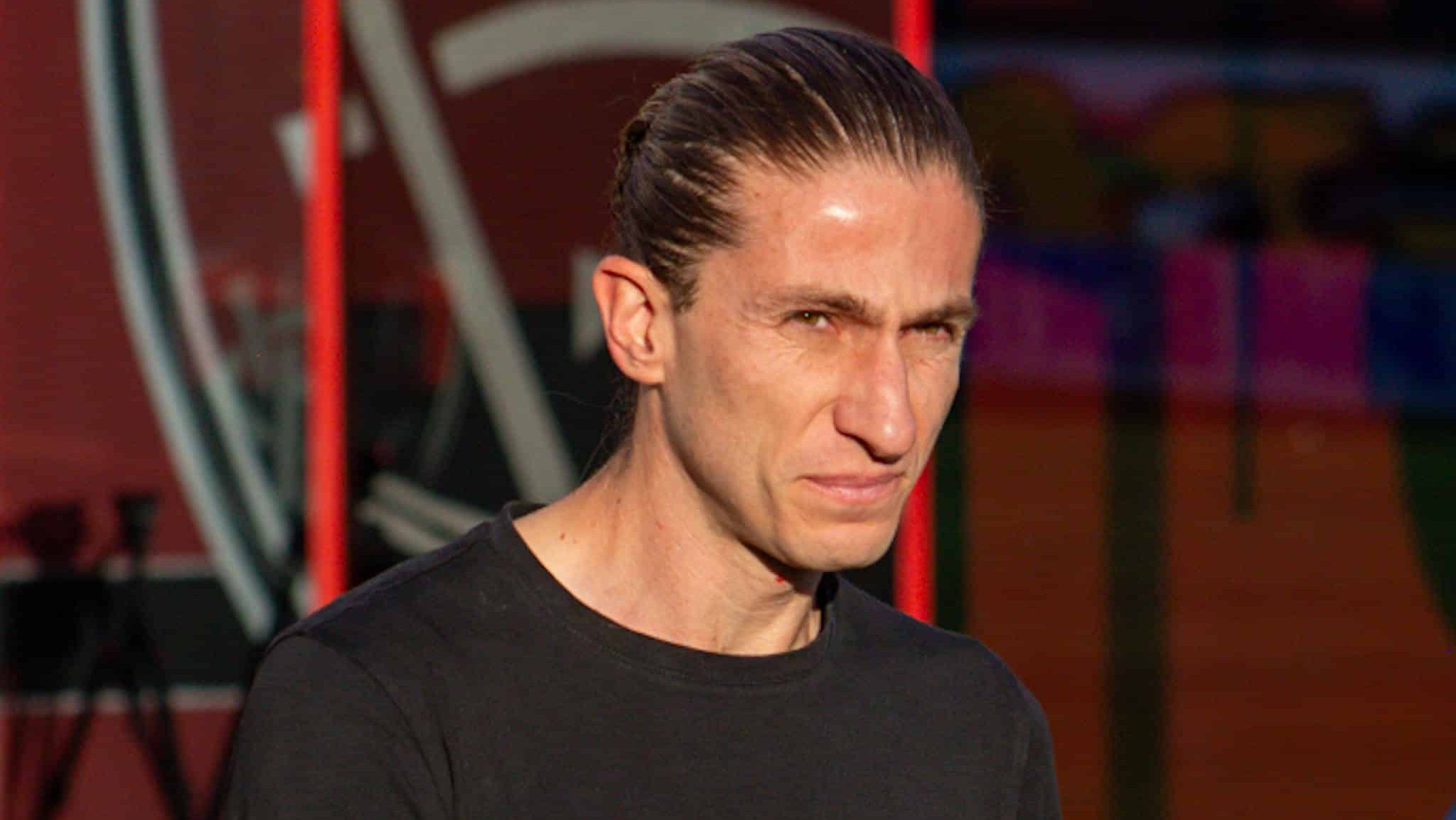 Dedo de Filipe Lu&iacute;s entra em a&ccedil;&atilde;o em mais uma vit&oacute;ria no Flamengo
