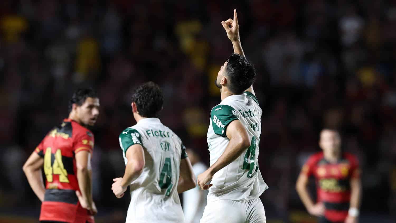 Flaco Lopez fez um dos gols da vit&oacute;ria do Palmeiras contra o Sport. Foto: Imago
