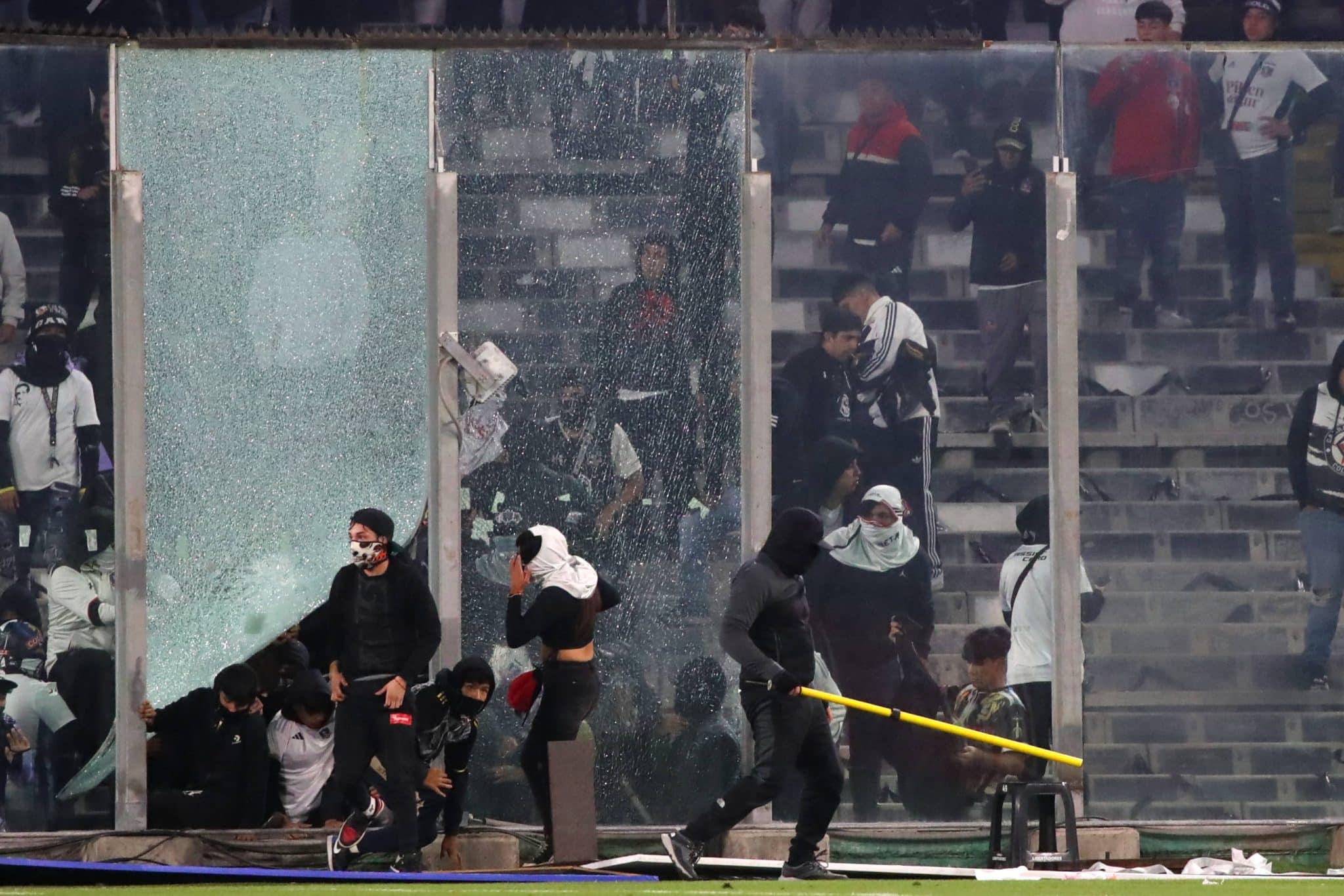 Conmebol demora, mas cancela jogo entre Fortaleza e Colo-Colo ap&oacute;s morte de torcedores