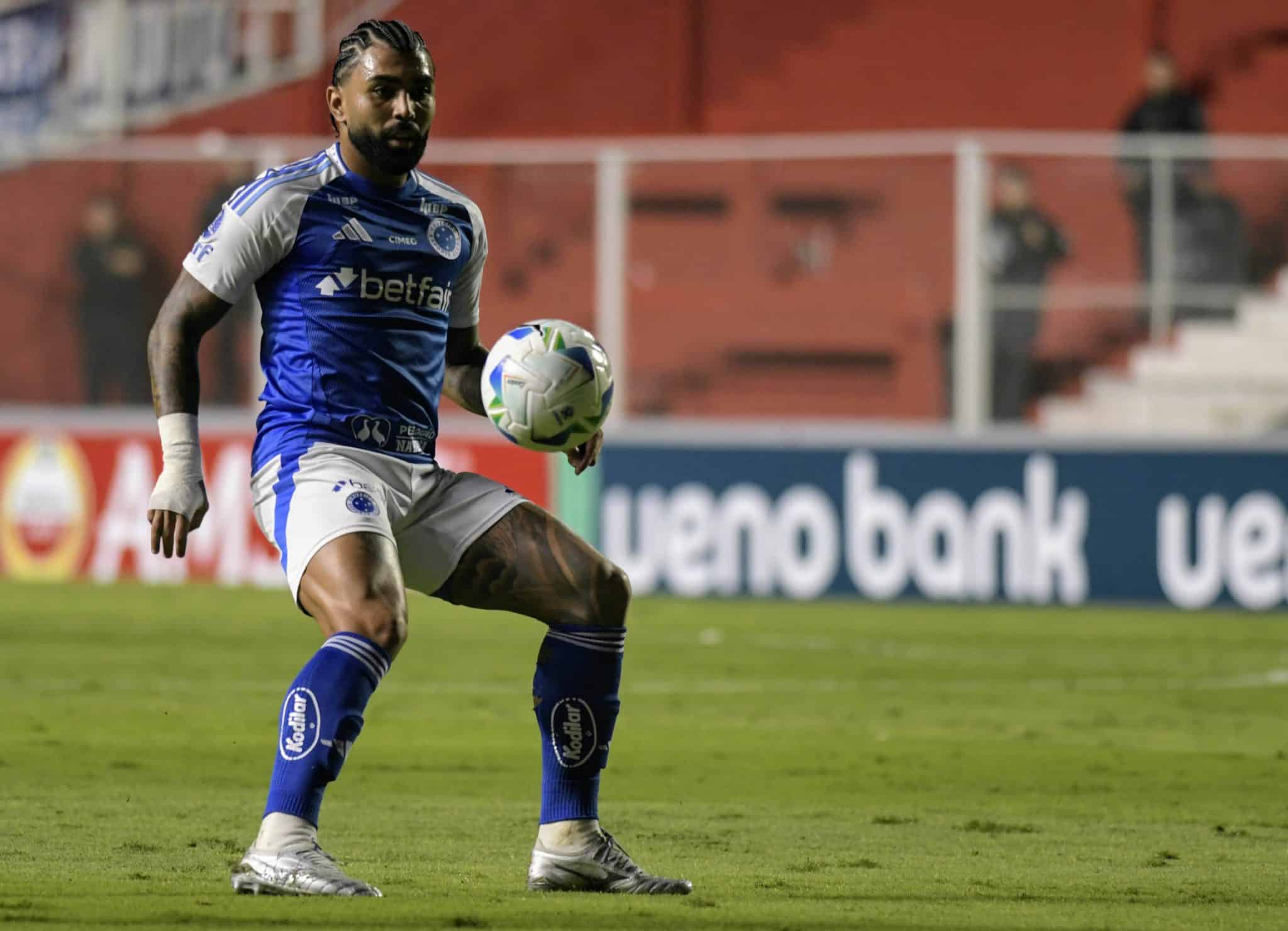 Gabigol em a&ccedil;&atilde;o pelo Cruzeiro na Argentina 