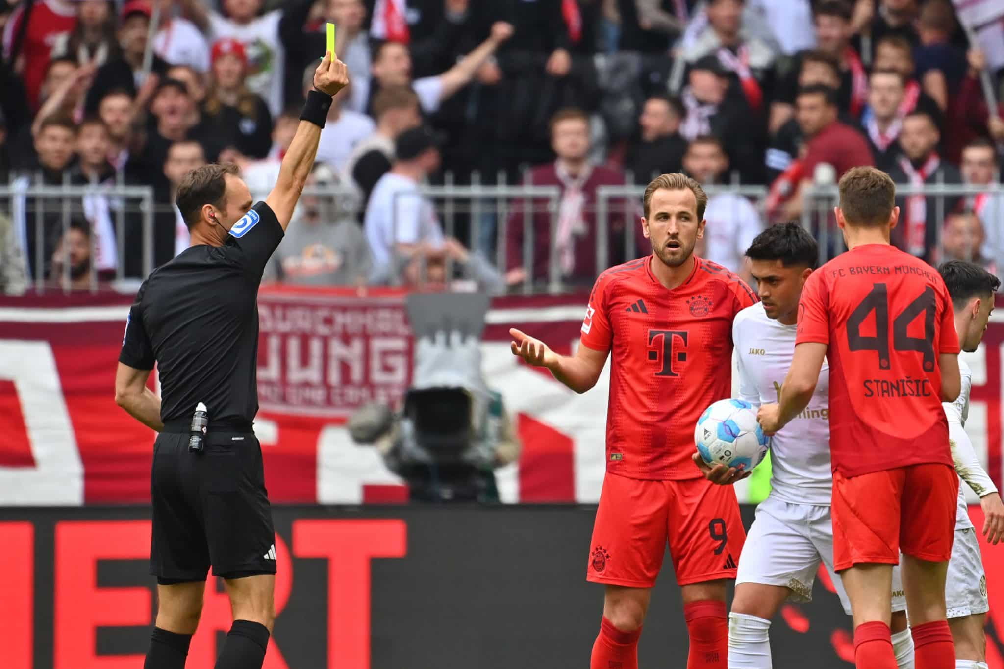 Harry Kane recebeu o quinto cart&atilde;o amarelo na Bundesliga no jogo entre Bayern de Munique x Mainz Foto: (Imago)