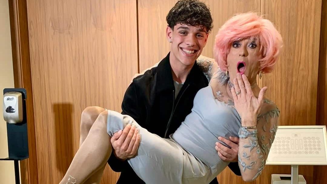 Como revela&ccedil;&atilde;o do Barcelona virou alvo de persegui&ccedil;&atilde;o ap&oacute;s foto com ativista LGBTQIA+