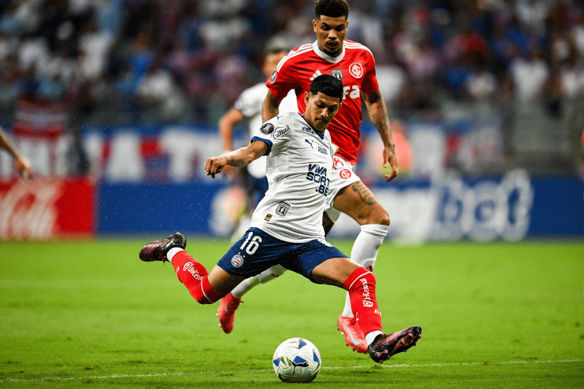 Erick Pulga em a&ccedil;&atilde;o no jogo entre Bahia e Internacional