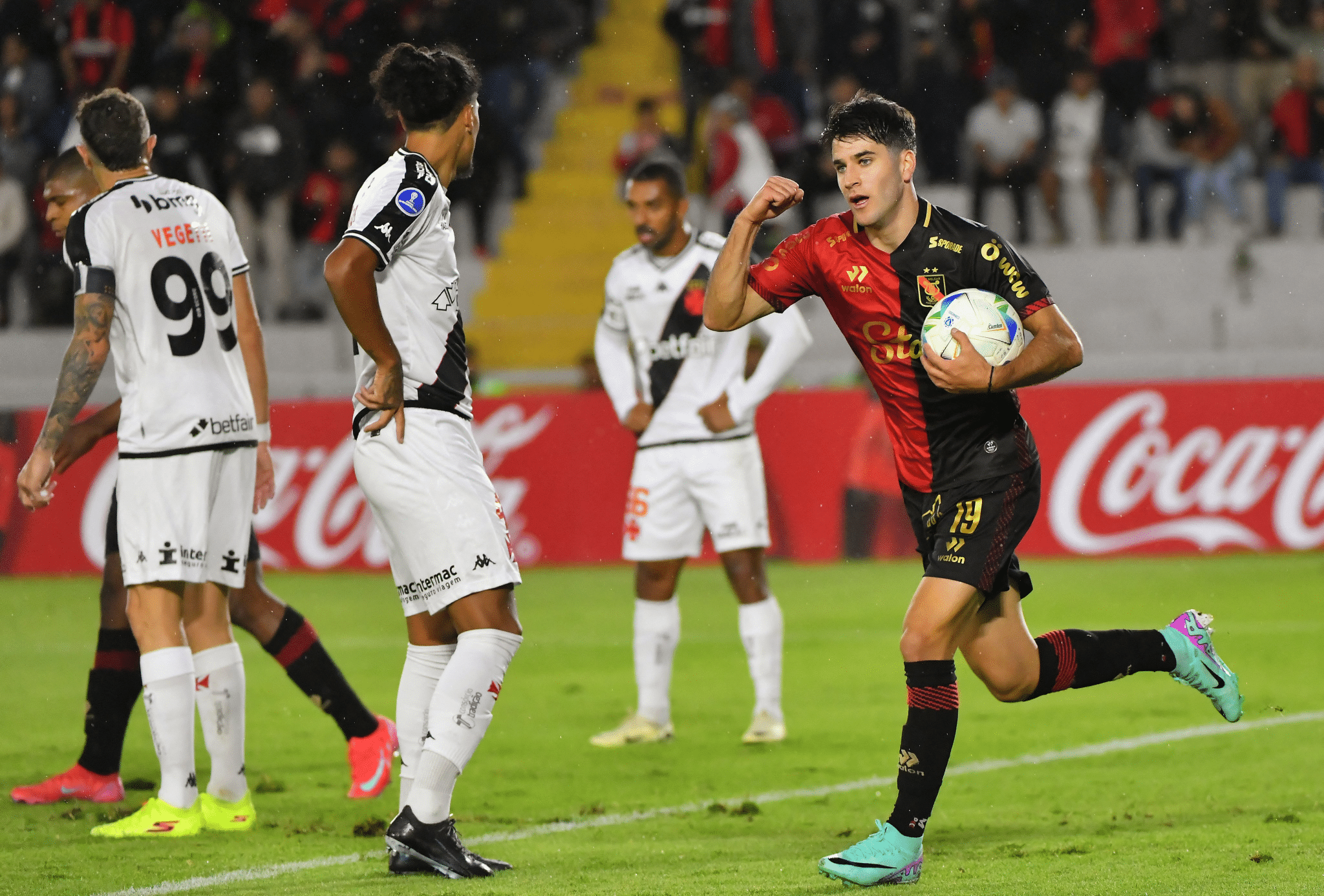 Gregorio Rodriguez comemora gol do Melgar
