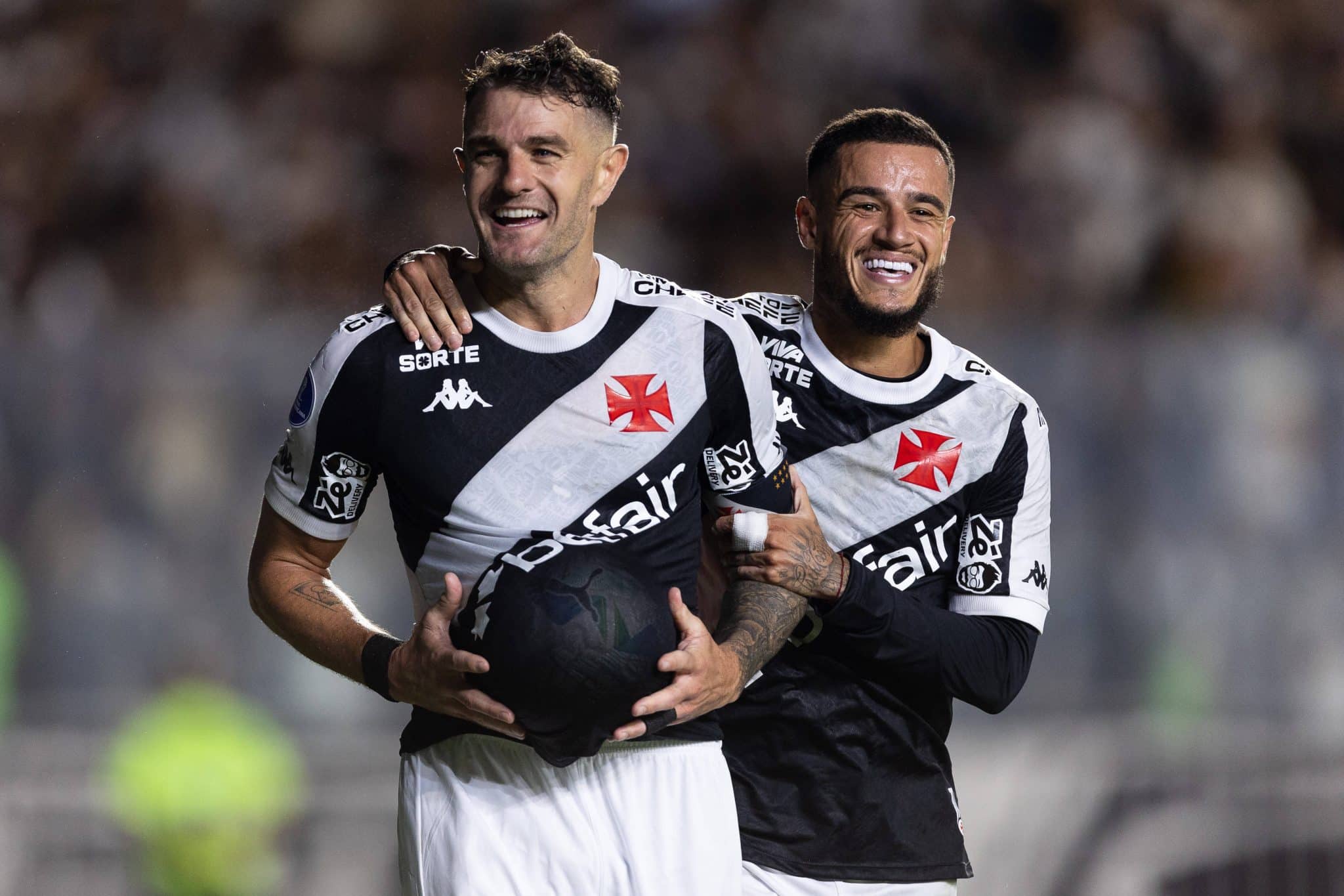 Vegetti se tornou o segundo maior artilheiro estrangeiro do Vasco (Foto: Imago)