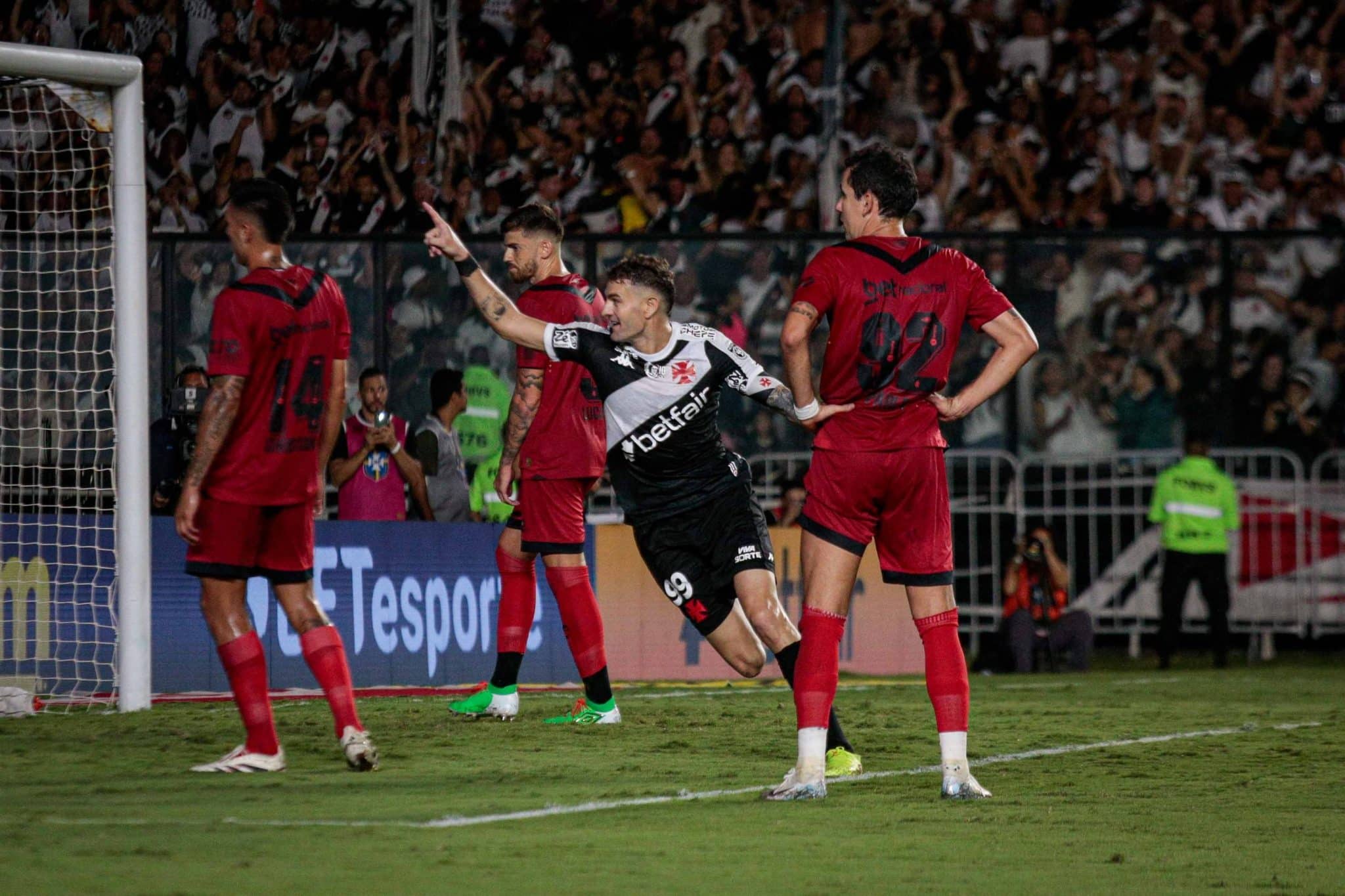 Vegetti chegou a 13 gols pelo Vasco em 2025 (Foto: Imago)